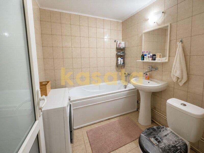 Basarabia, Metrou, National Arena, ap. 3 camere 1984, 67 mp, centrala proprie.