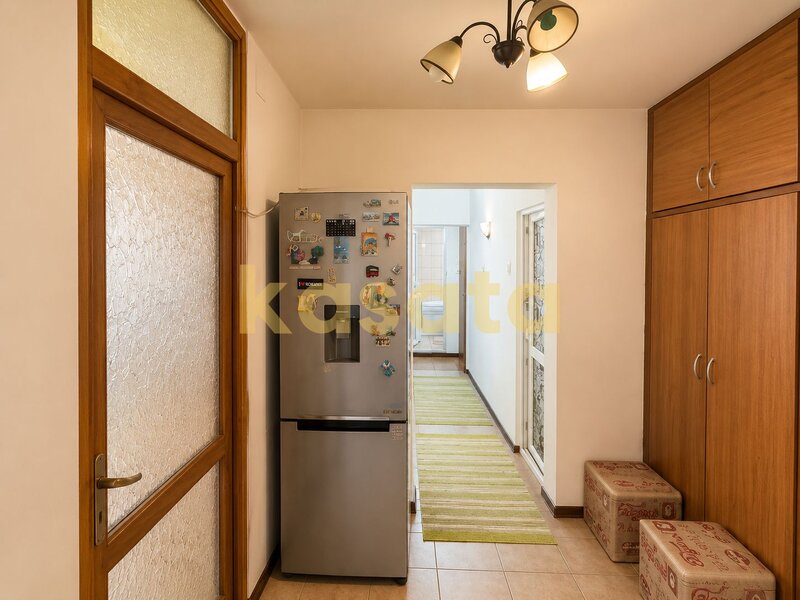 Basarabia, Metrou, National Arena, ap. 3 camere 1984, 67 mp, centrala proprie.