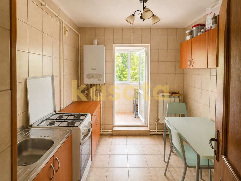 Basarabia, Metrou, National Arena, ap. 3 camere 1984, 67 mp, centrala proprie.